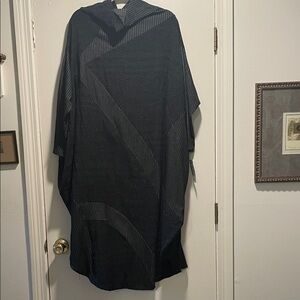 Caraclan Oversized Abstract Design Striped Black Maxi Dress